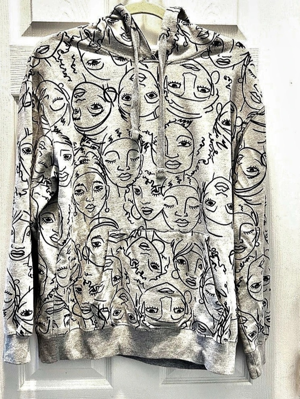 Maya Angelou Girls Graphic Sweatshirt in Gray & Black Size Large
